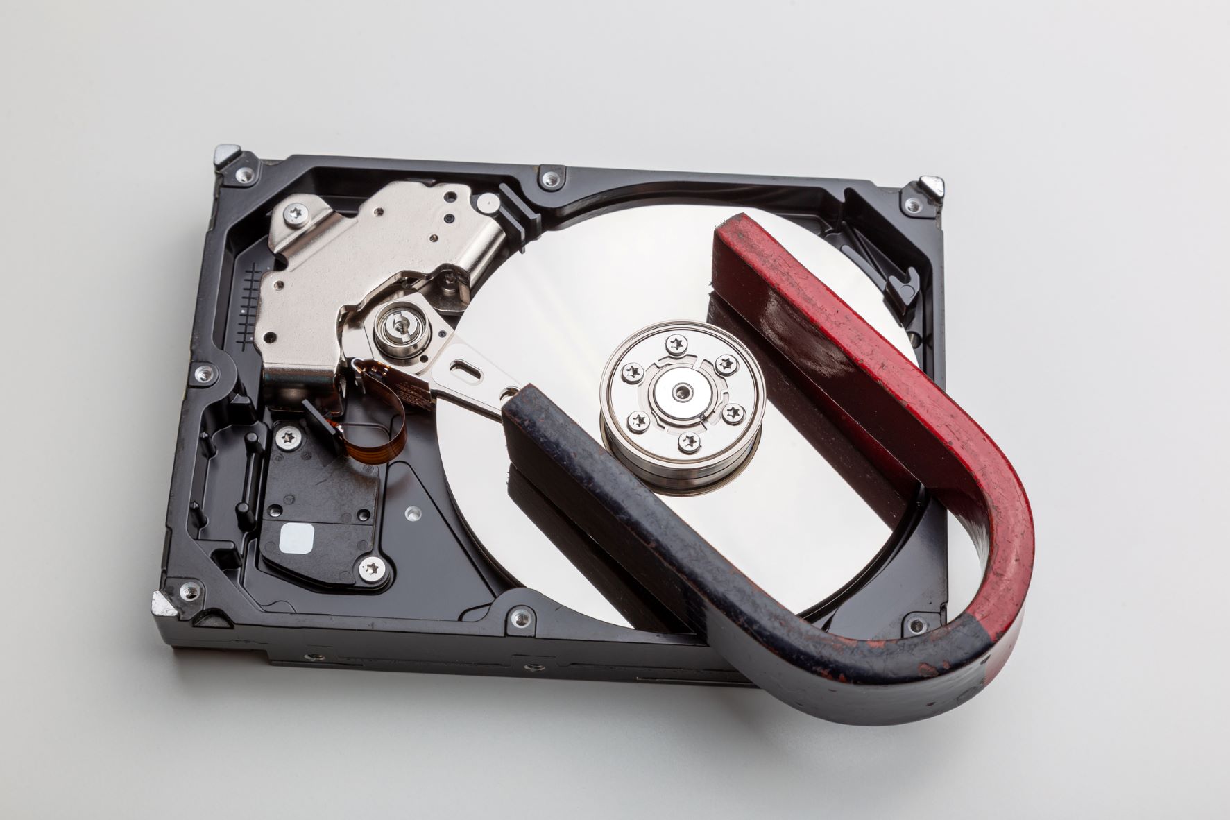 Magnetic Storage Media // How They Store Data And Examples: HDD